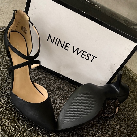 Nine West Elegant Black Heels - Picture 3 of 3